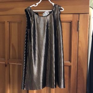 Girls dressy gold pleated top with choker size 8